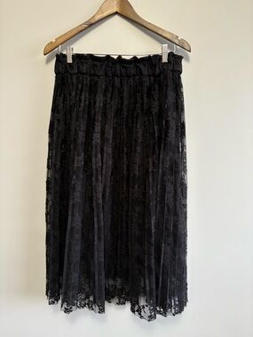 Black Lace Pleated Midi Skirt Sheer Floral Overlay Elastic Waist Size Medium